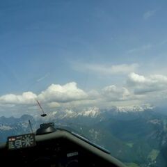 Flugwegposition um 13:51:07: Aufgenommen in der Nähe von Gemeinde Waidring, 6384 Waidring, Österreich in 2044 Meter